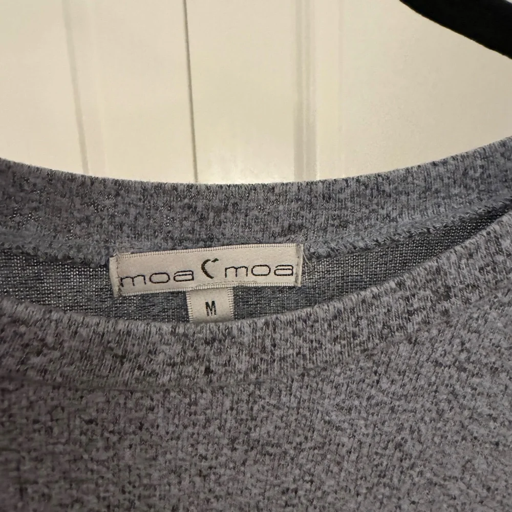 Cute light weight sweater - Picture 5 of 5